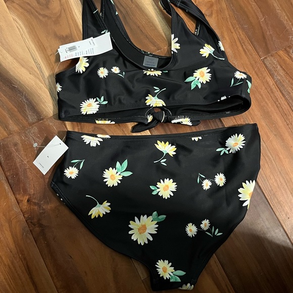 Nwt old navy 14/16 swimsuit bikini floral black - Picture 2 of 3